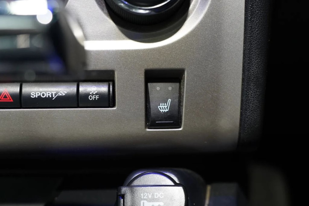 2013 Dodge Challenger Image 30