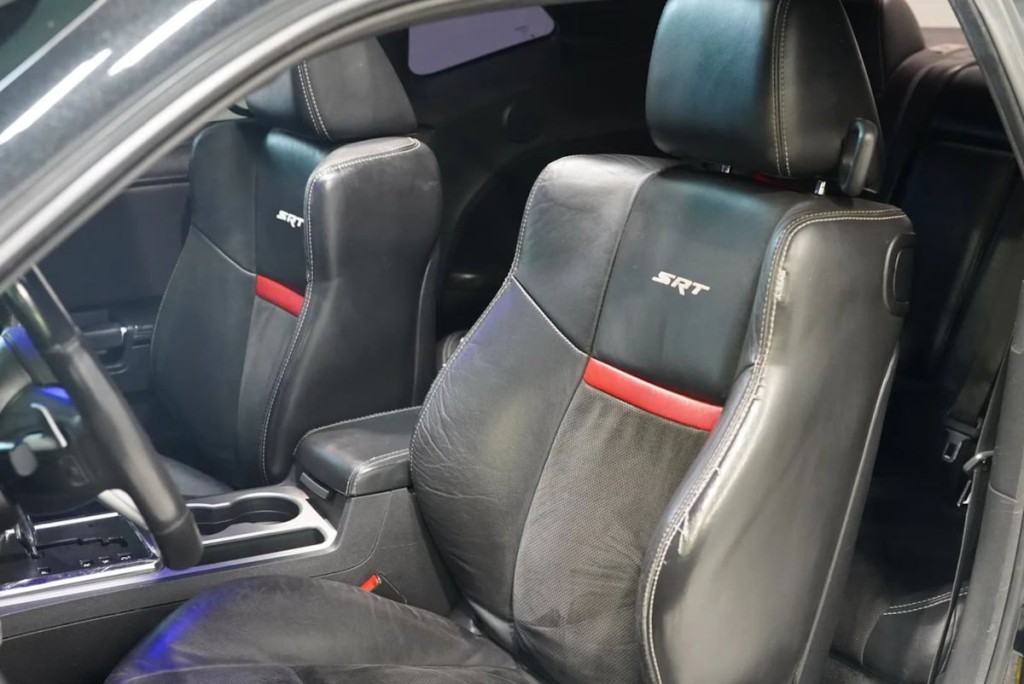 2013 Dodge Challenger Image 32
