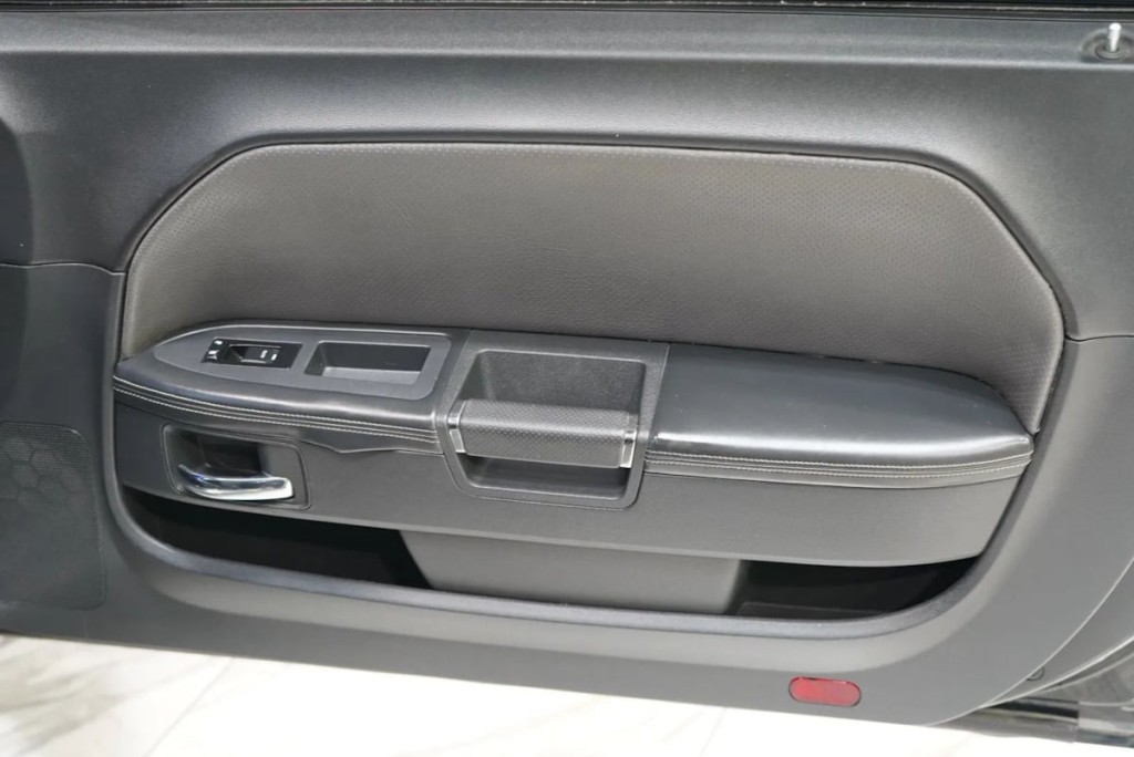 2013 Dodge Challenger Image 34
