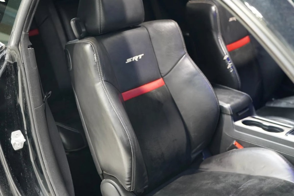 2013 Dodge Challenger Image 38