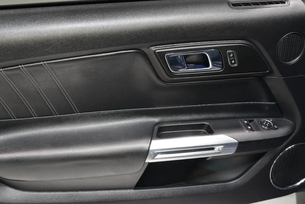 2015 Ford Mustang Image 16