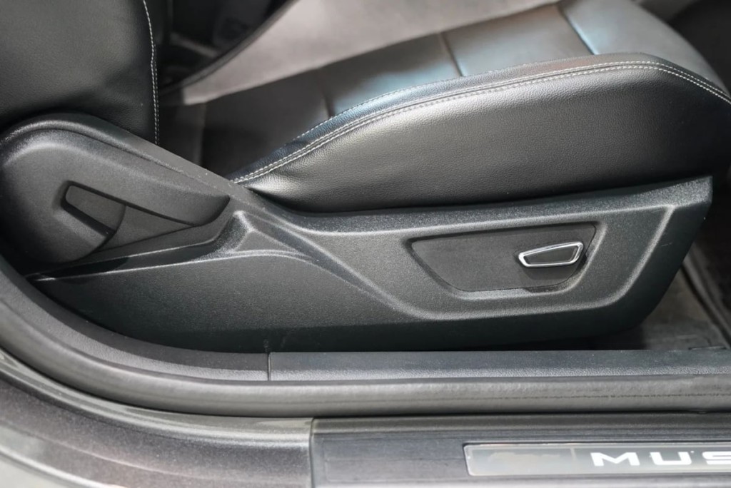 2015 Ford Mustang Image 38