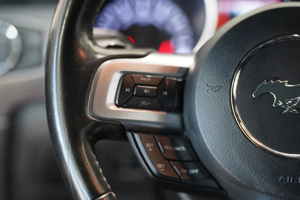 2018 Ford Mustang Image 37