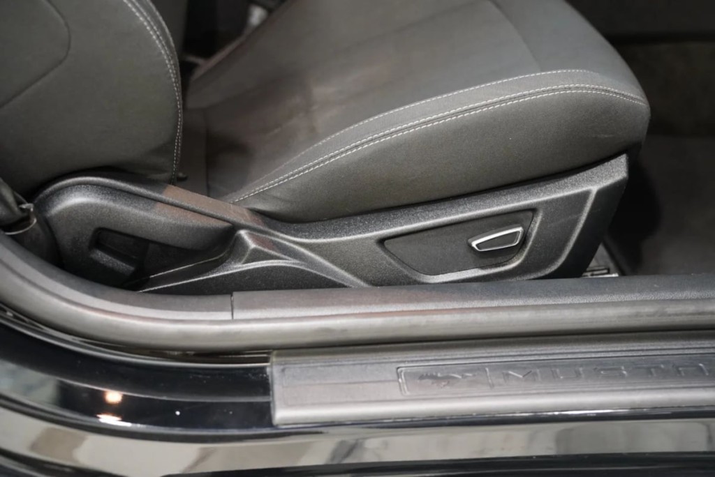 2018 Ford Mustang Image 46