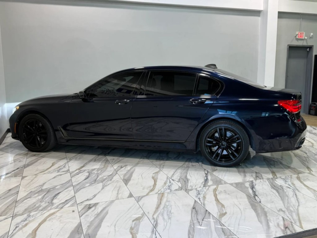 2017 BMW 7 Series Image 9