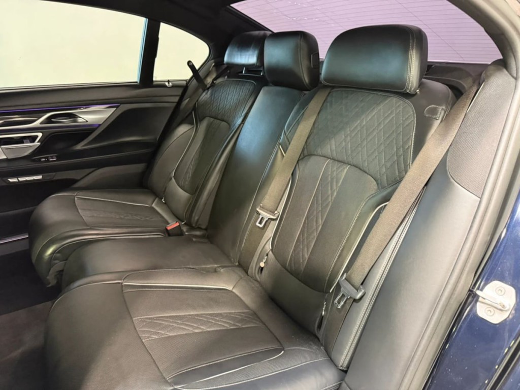 2017 BMW 7 Series Image 23