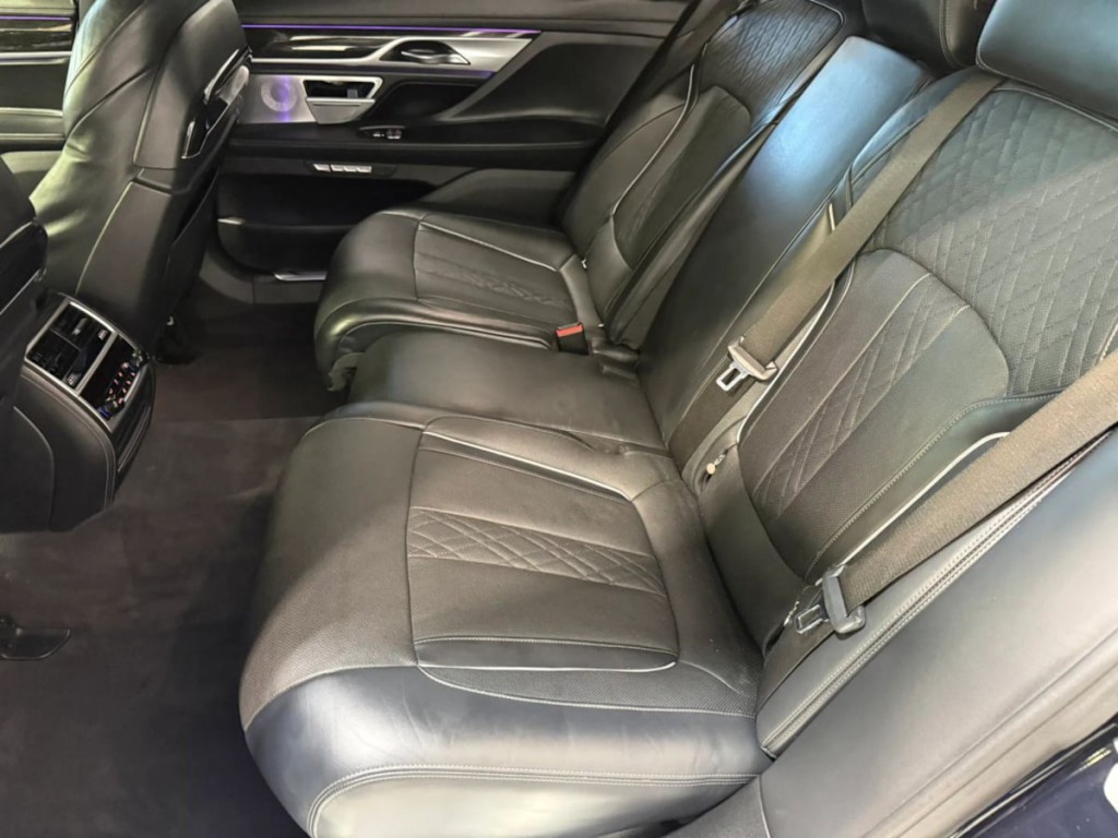 2017 BMW 7 Series Image 24
