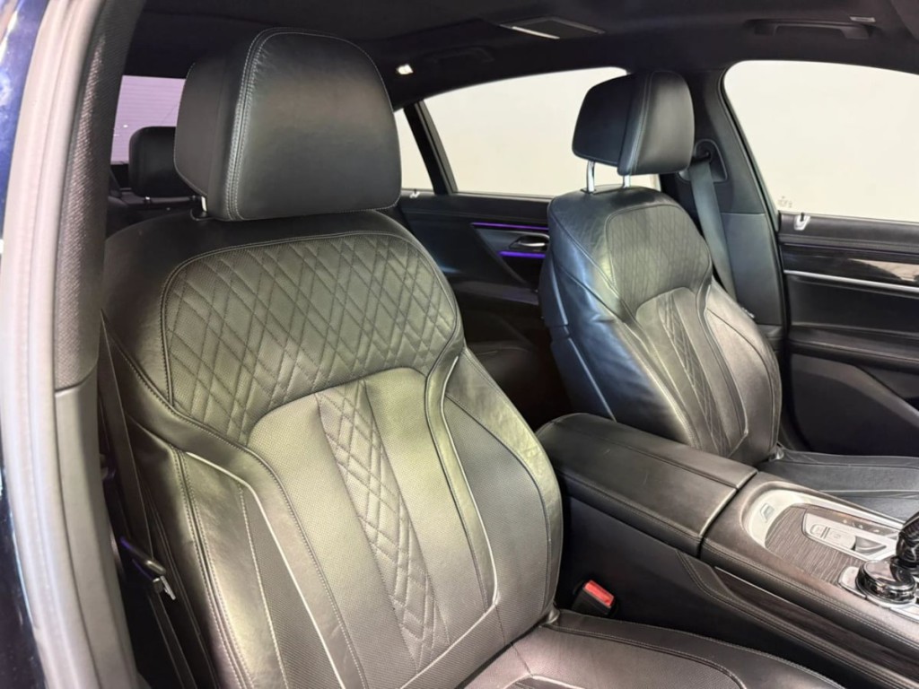 2017 BMW 7 Series Image 25