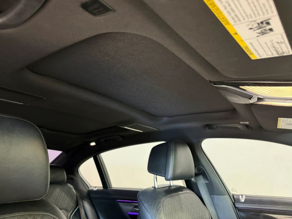 2017 BMW 7 Series Image 27