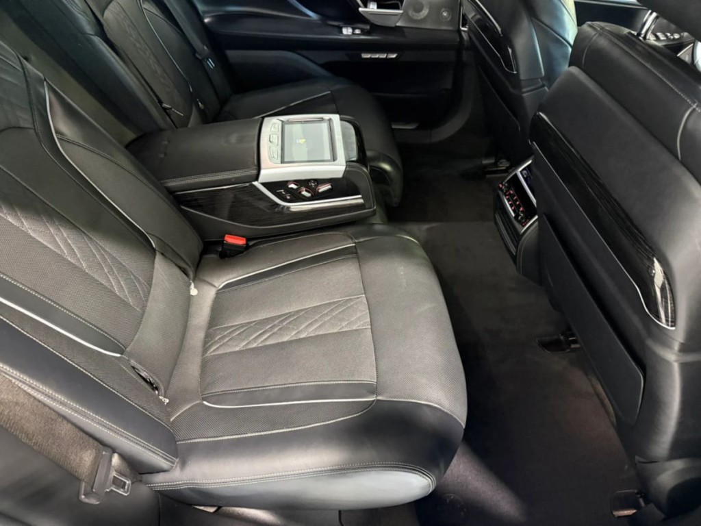 2017 BMW 7 Series Image 29
