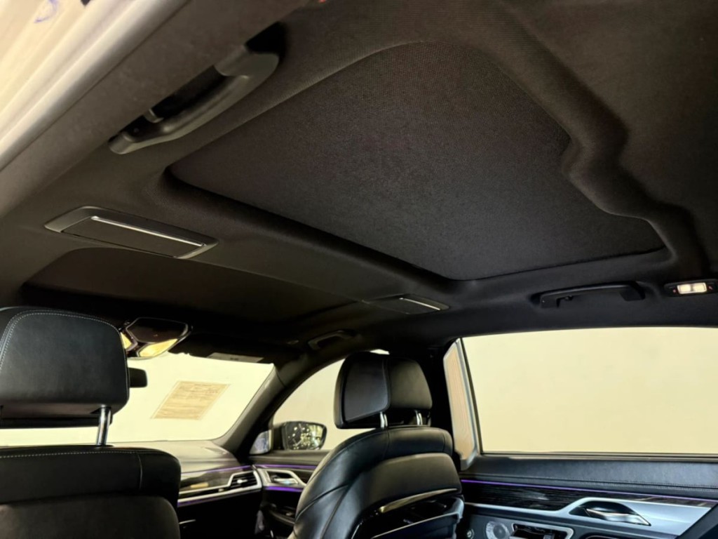 2017 BMW 7 Series Image 30