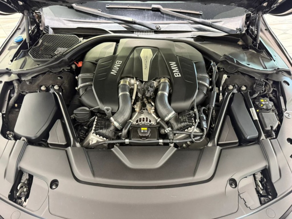 2017 BMW 7 Series Image 31