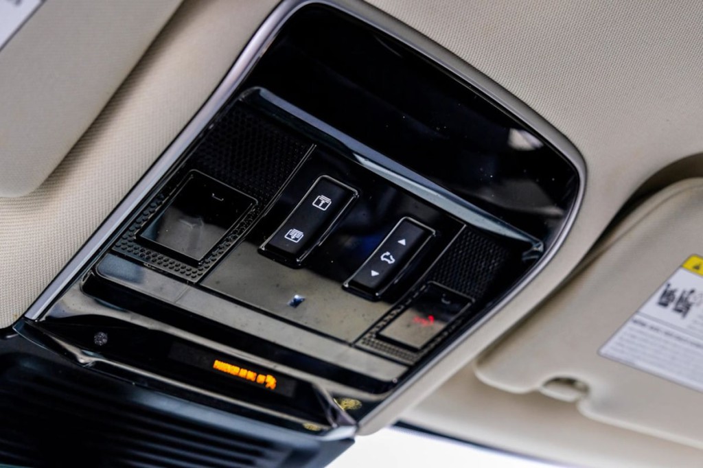 2023 Land Rover Range Rover Image 40