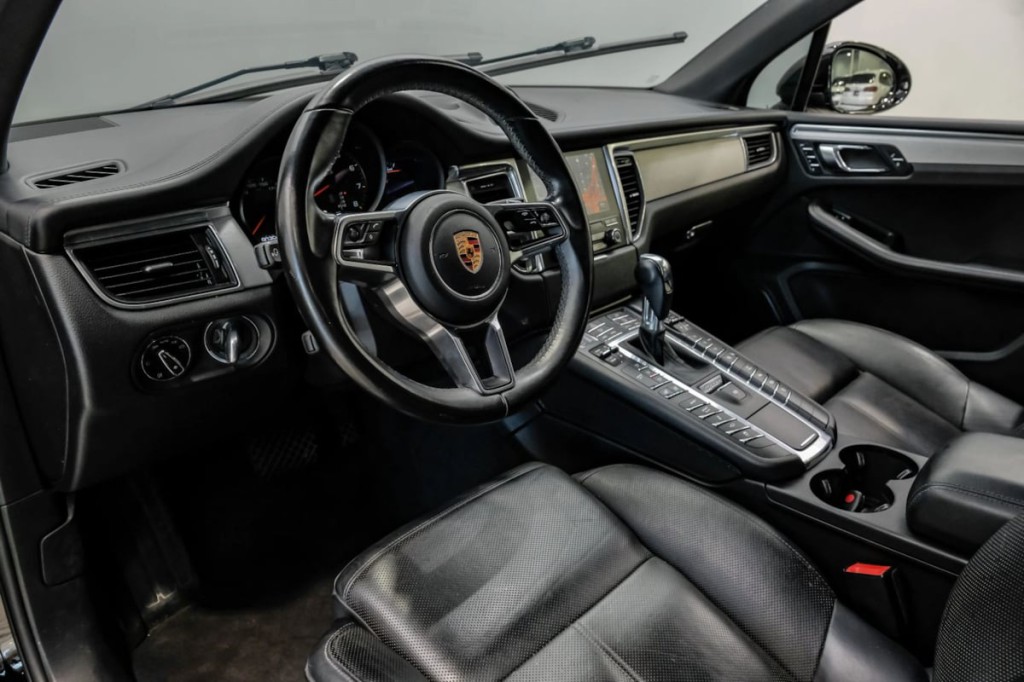 2017 Porsche Macan Image 5