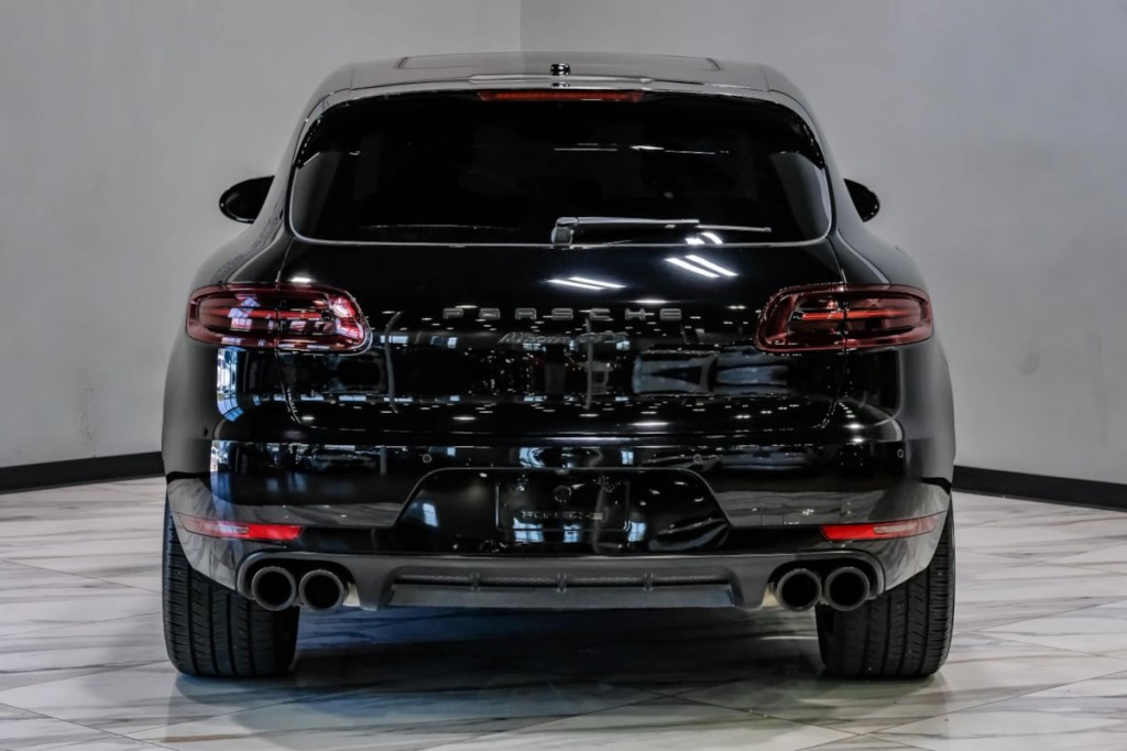 2017 Porsche Macan Image 11
