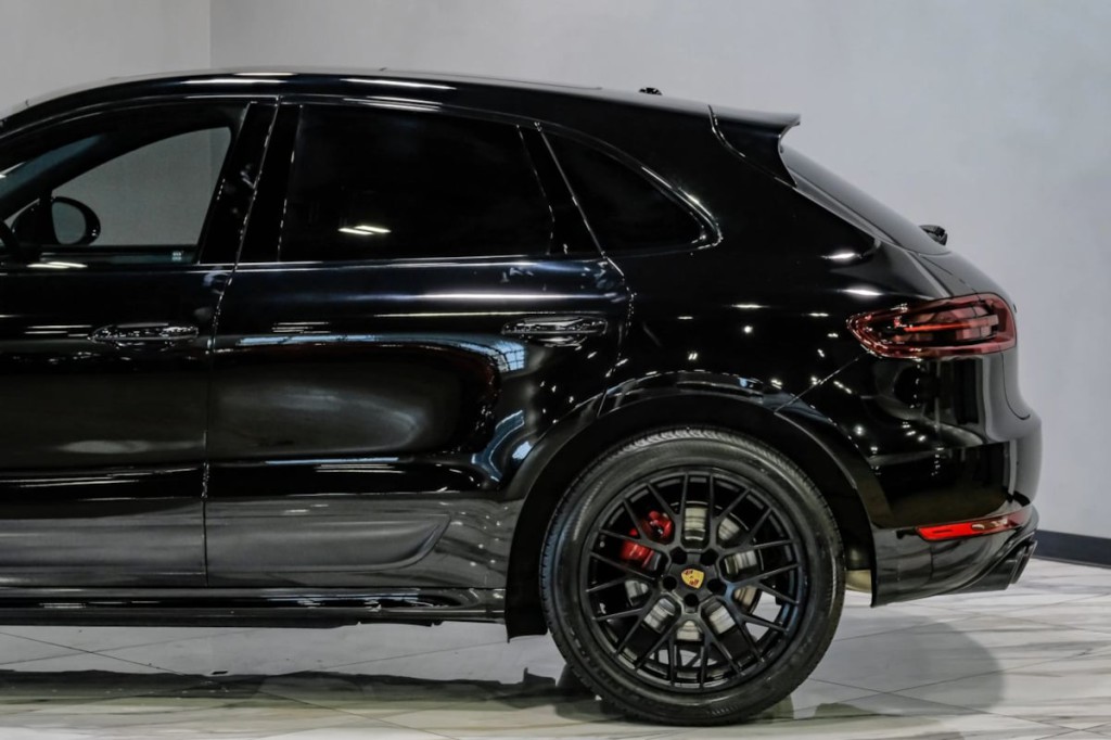 2017 Porsche Macan Image 15