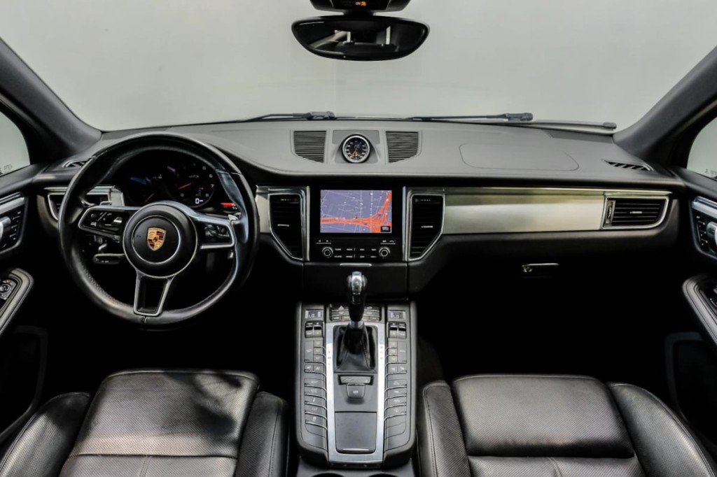 2017 Porsche Macan Image 18