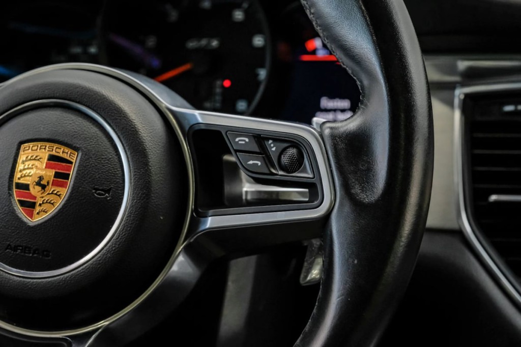 2017 Porsche Macan Image 21