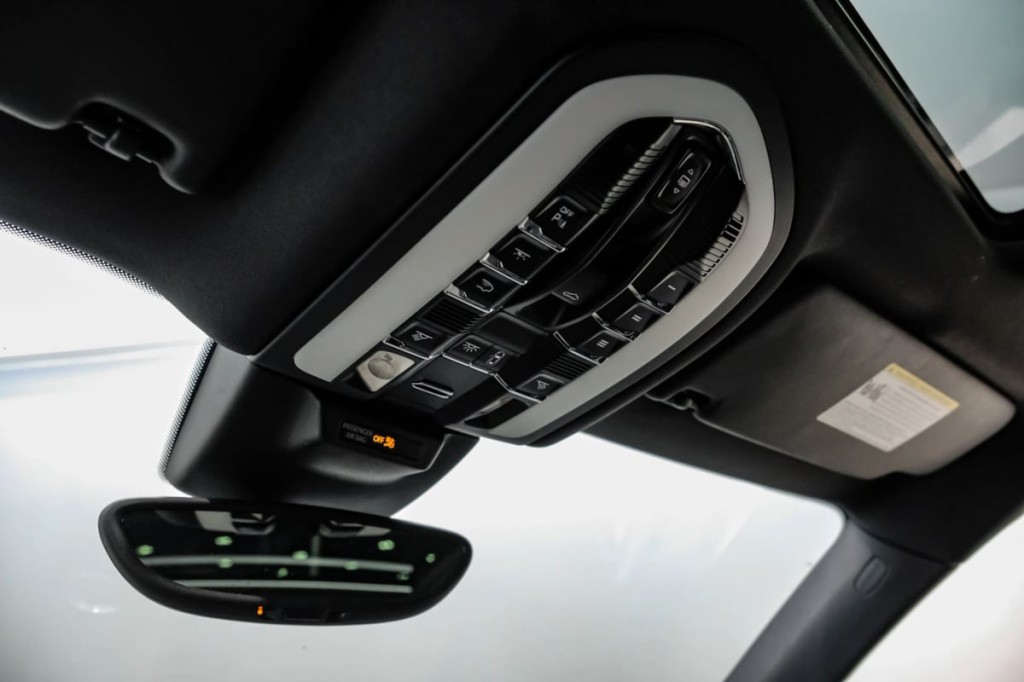 2017 Porsche Macan Image 26