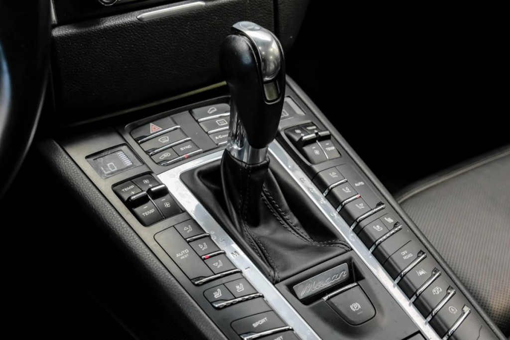 2017 Porsche Macan Image 29