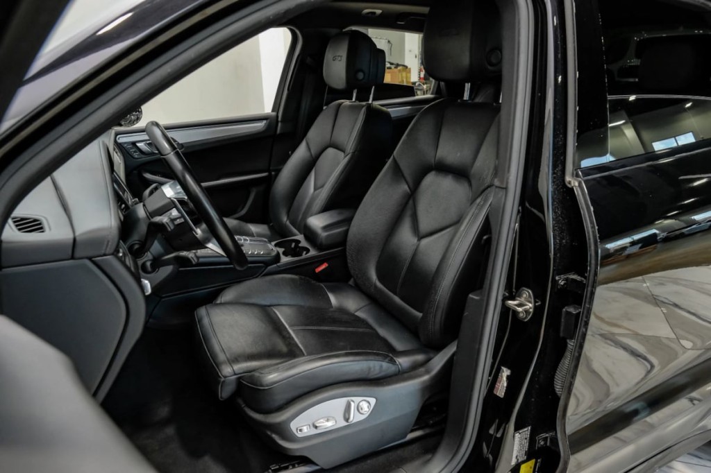 2017 Porsche Macan Image 33