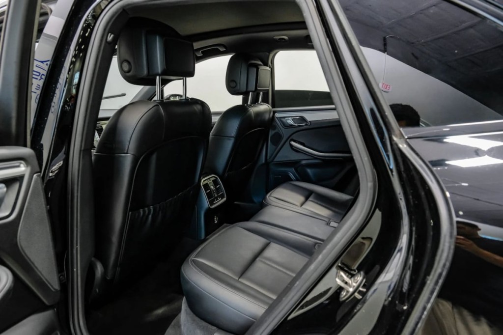 2017 Porsche Macan Image 39