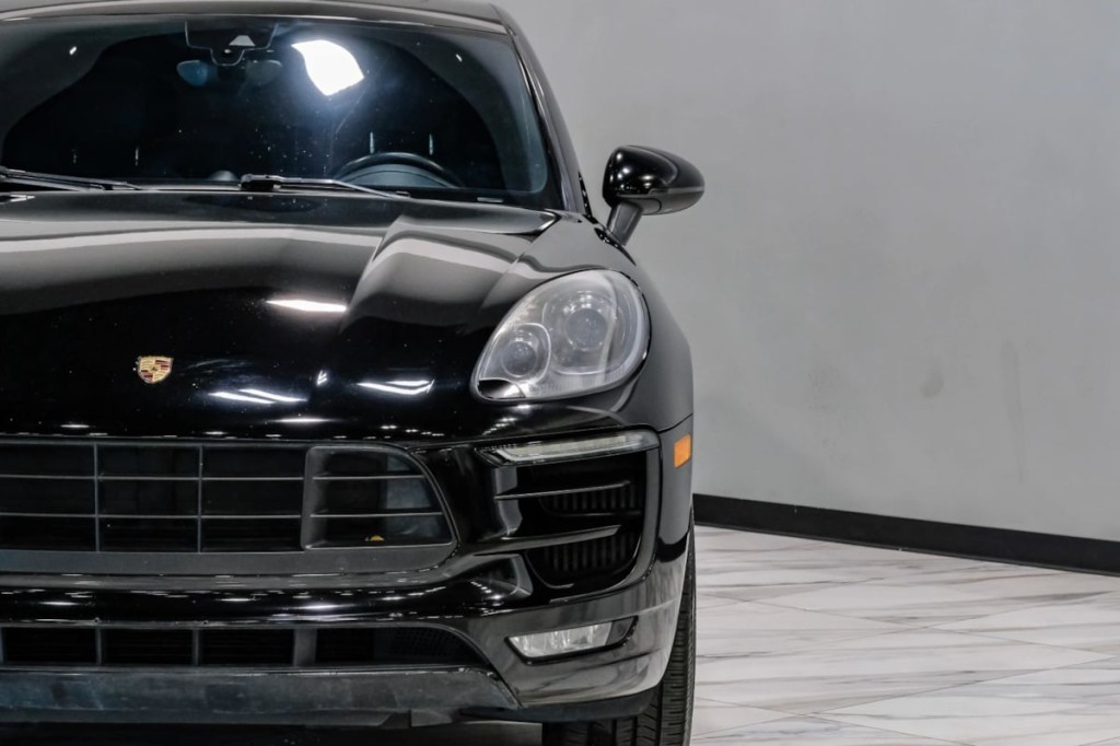 2017 Porsche Macan Image 48