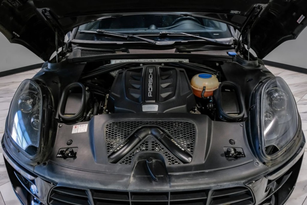 2017 Porsche Macan Image 51