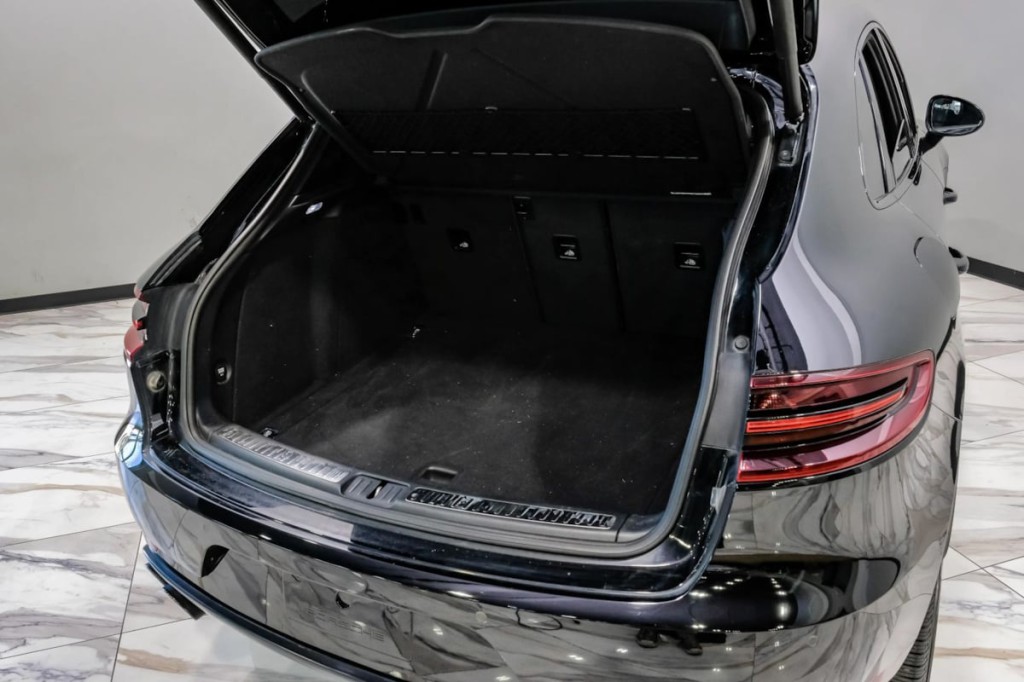 2017 Porsche Macan Image 54
