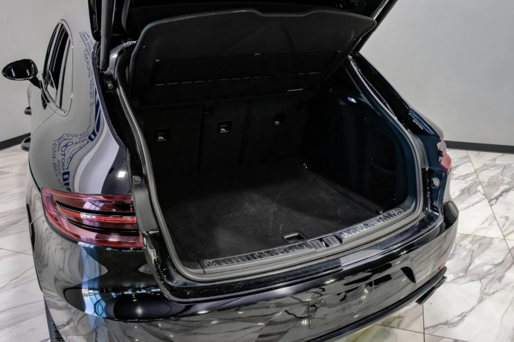 2017 Porsche Macan Image 55