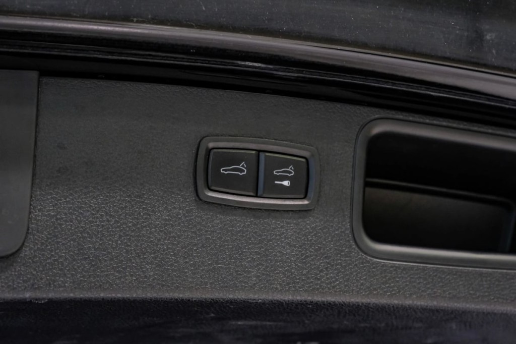 2017 Porsche Macan Image 56