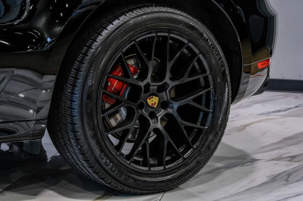 2017 Porsche Macan Image 60