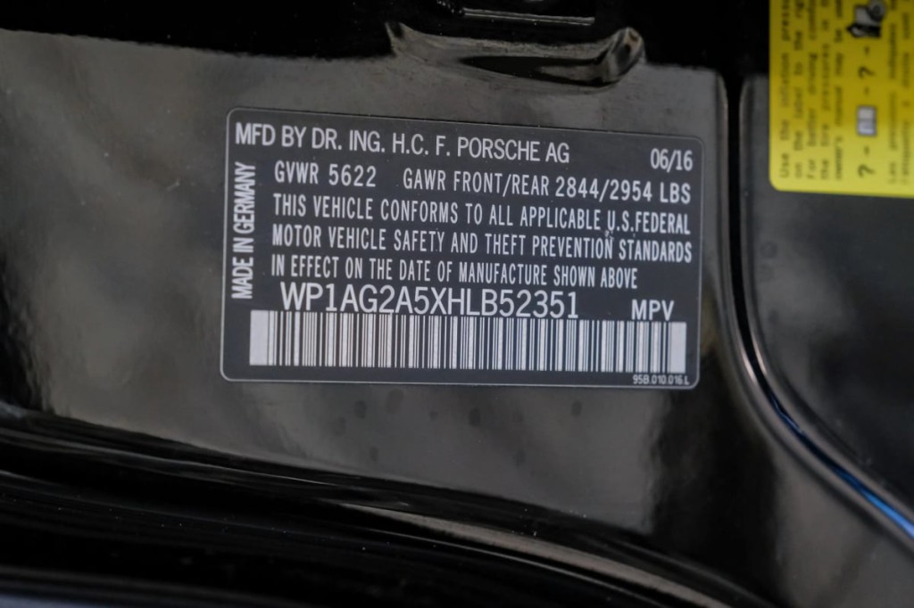 2017 Porsche Macan Image 61