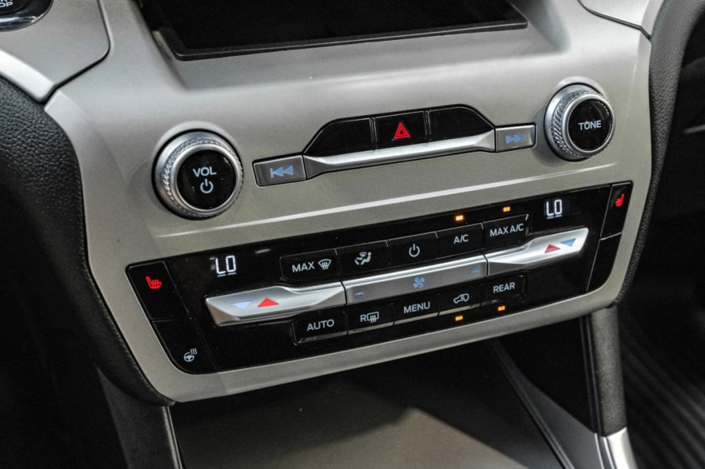 2020 Ford Explorer Image 32