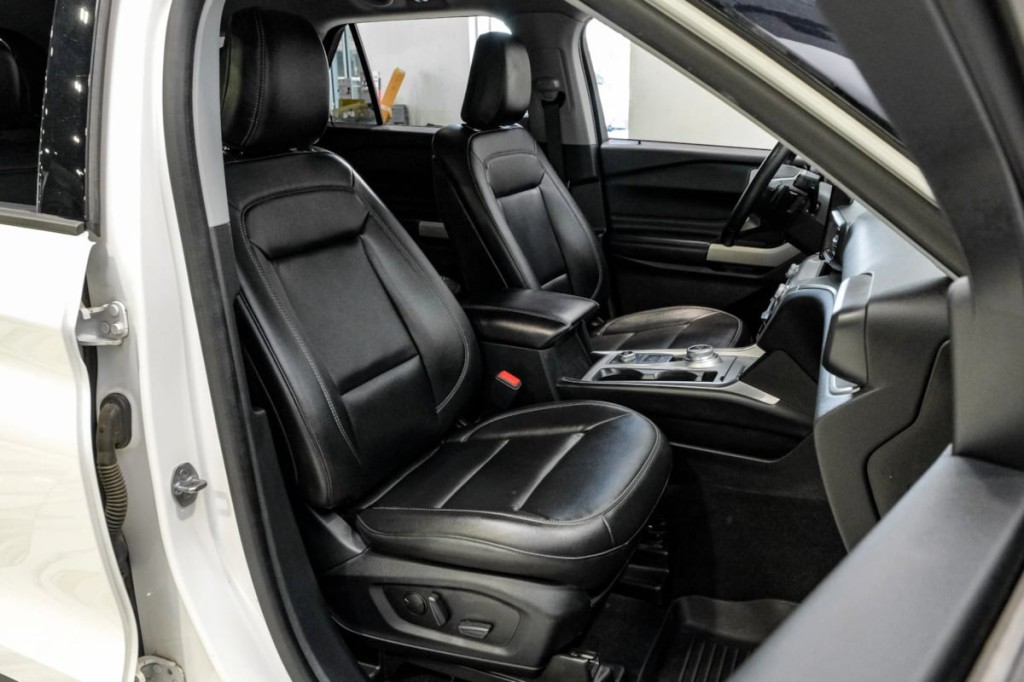 2020 Ford Explorer Image 38