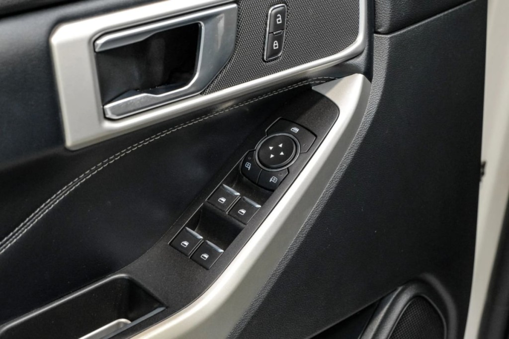 2020 Ford Explorer Image 48