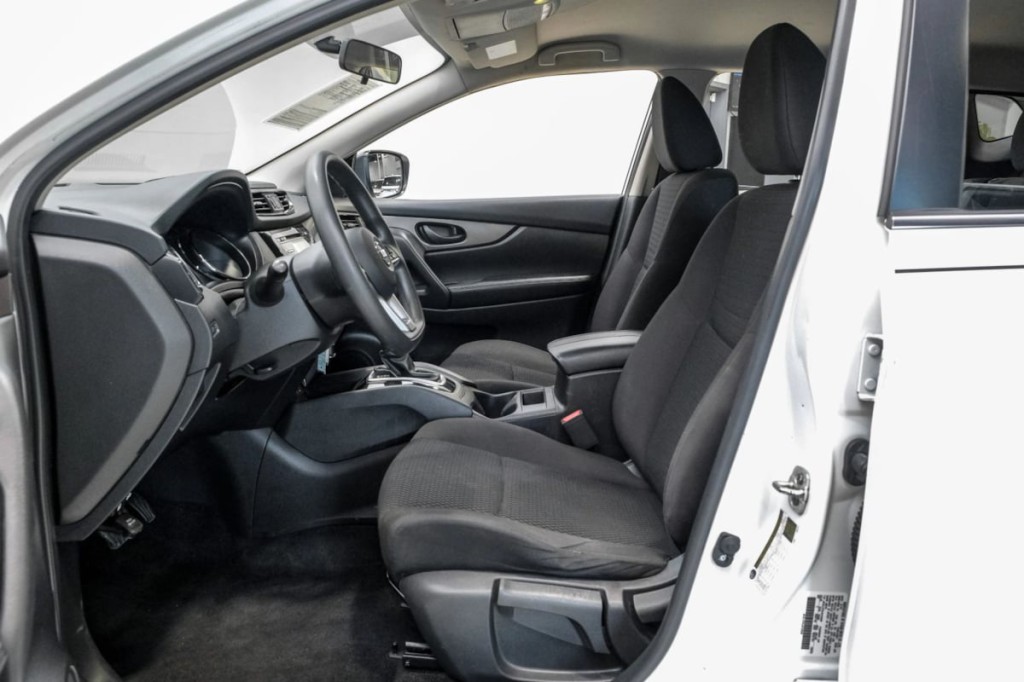 2018 Nissan Rogue Image 6