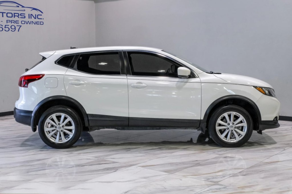 2018 Nissan Rogue Image 11