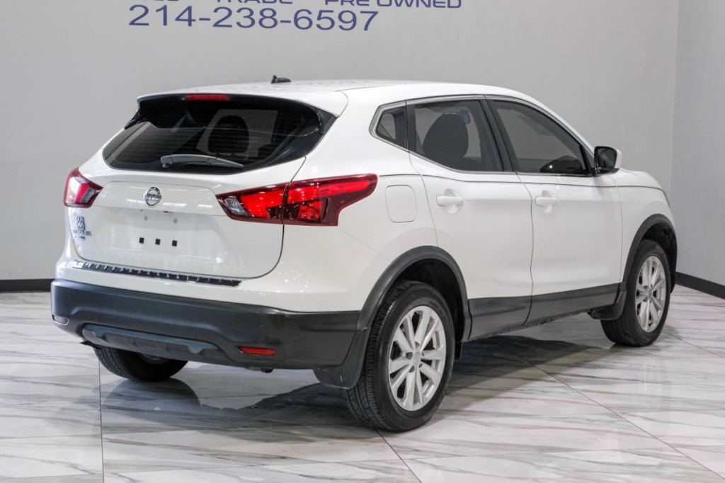 2018 Nissan Rogue Image 12