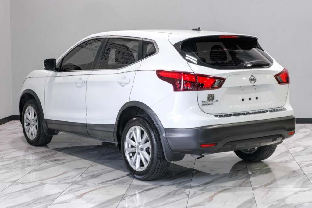 2018 Nissan Rogue Image 14