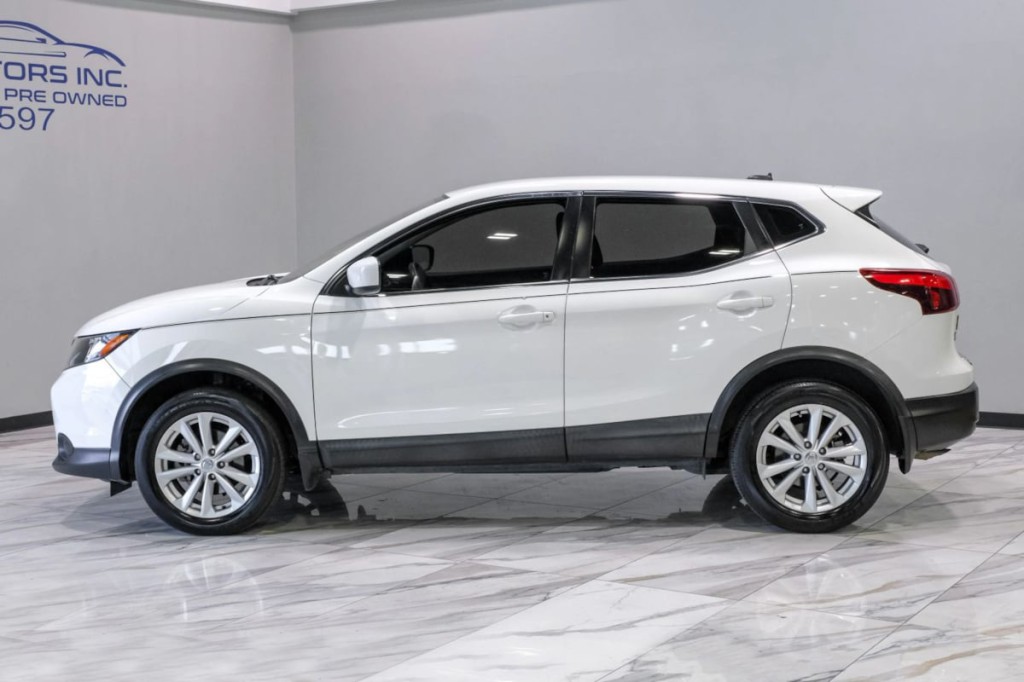 2018 Nissan Rogue Image 15
