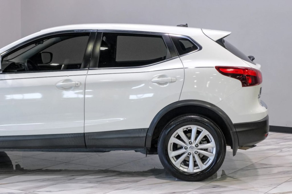 2018 Nissan Rogue Image 17
