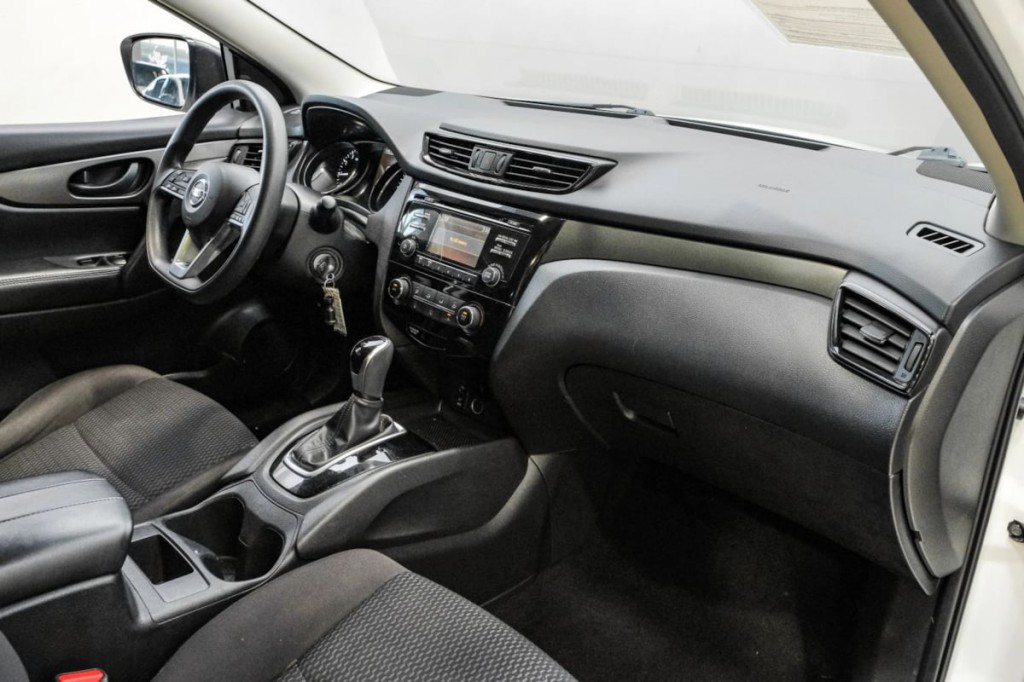 2018 Nissan Rogue Image 18