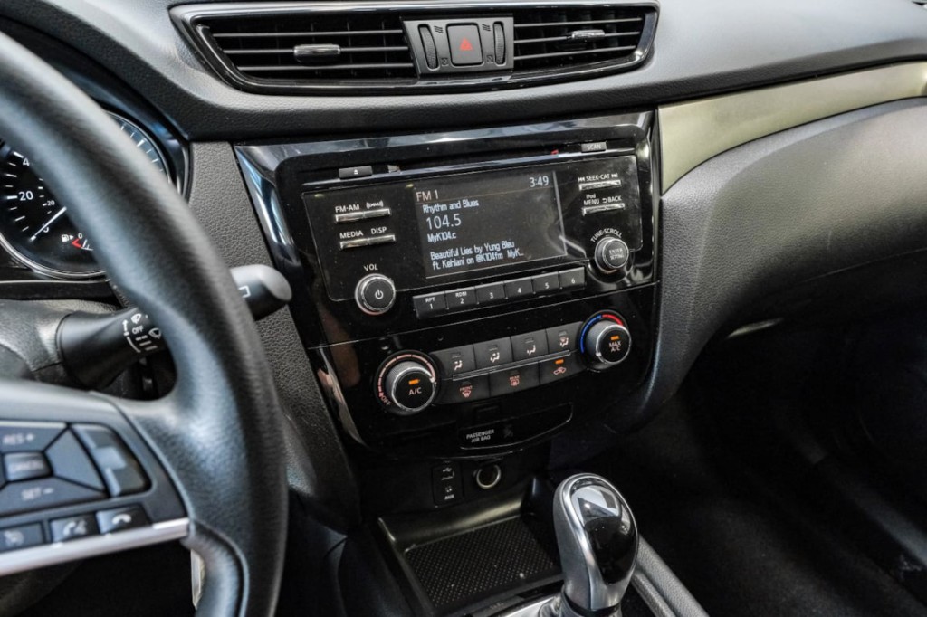2018 Nissan Rogue Image 36