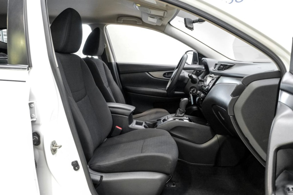 2018 Nissan Rogue Image 38