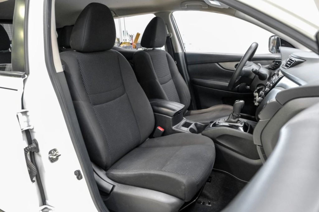 2018 Nissan Rogue Image 39