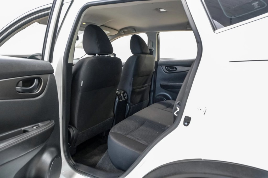 2018 Nissan Rogue Image 42
