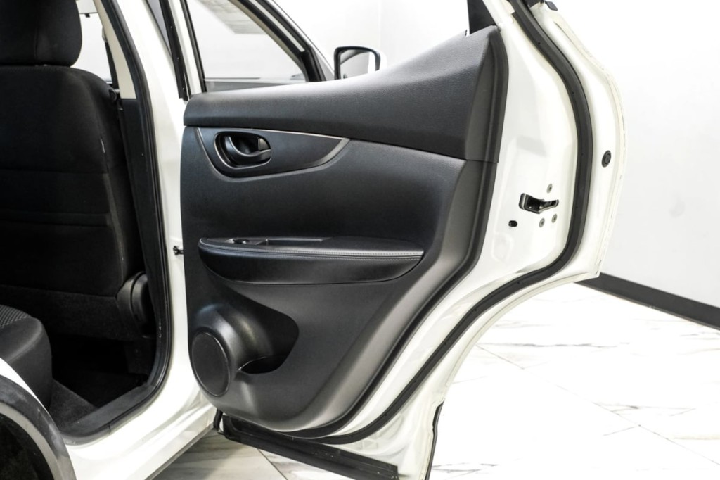 2018 Nissan Rogue Image 50