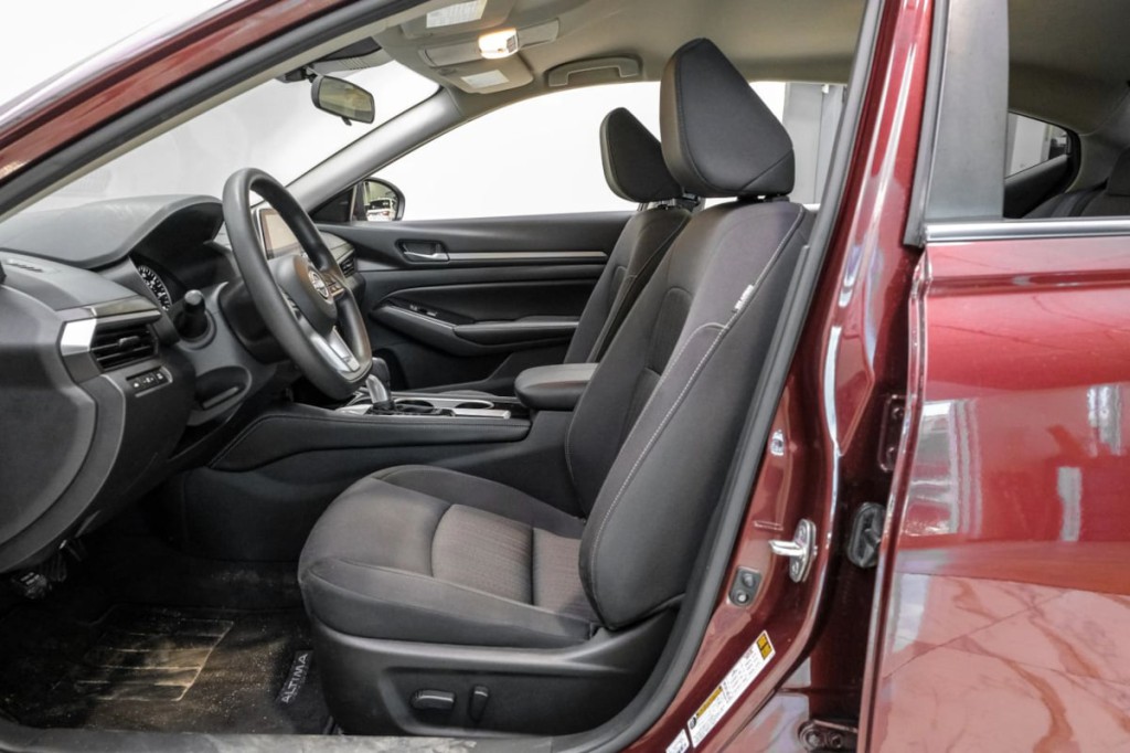 2023 Nissan Altima Image 6