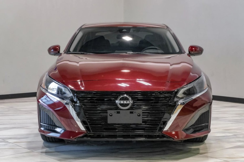 2023 Nissan Altima Image 9